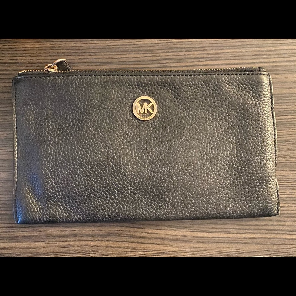 Michael Kors Large Zip Wristlet/ Clutch